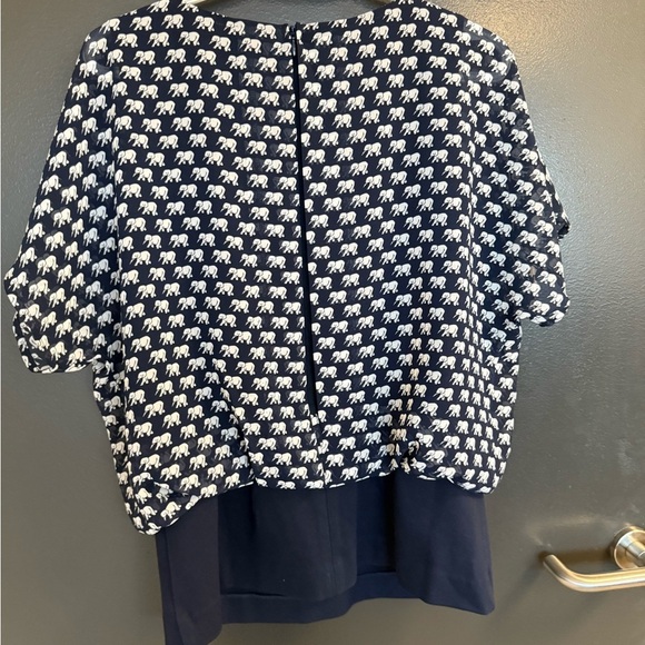 CAbi S EUC Elephant pattern sheer  Blue Short Sleeve Fitted Blouse- fitted waist - Picture 5 of 14